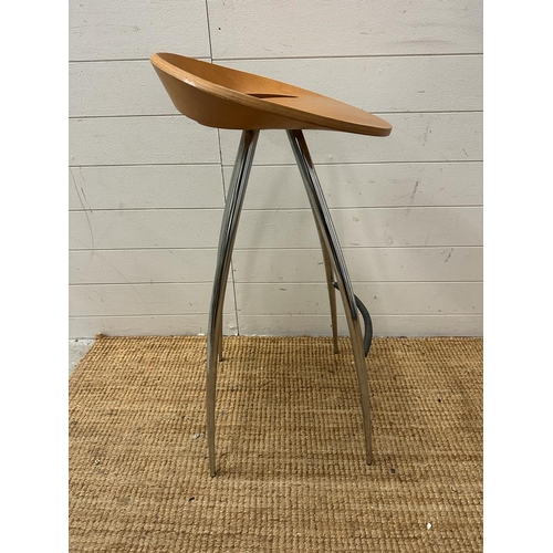 115 - An Italian Magis Lyra bar stool with steel frame and beech seat. Height 87