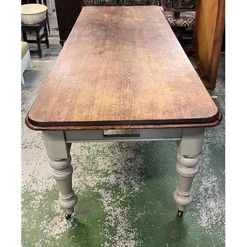 137 - A large farmhouse table (H80cm W244cm D92cm)