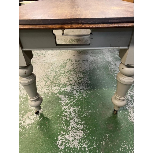 137 - A large farmhouse table (H80cm W244cm D92cm)