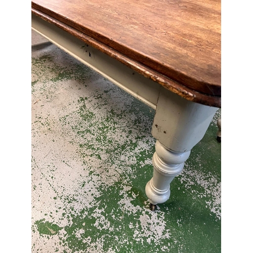 137 - A large farmhouse table (H80cm W244cm D92cm)