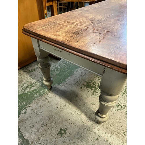 137 - A large farmhouse table (H80cm W244cm D92cm)