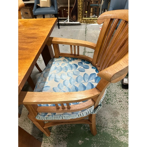 23 - An oak dining table with four chairs and two carvers