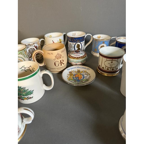 324 - A selection of commemorative ware to include mugs, a pin dish and a lidded pot