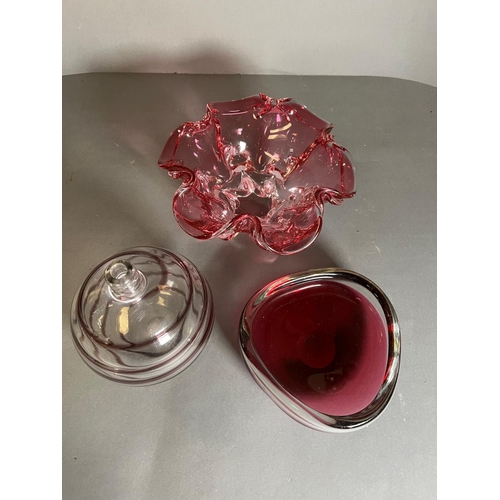 372 - Three pieces of pink/cranberry Art glass