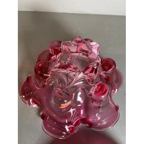 372 - Three pieces of pink/cranberry Art glass