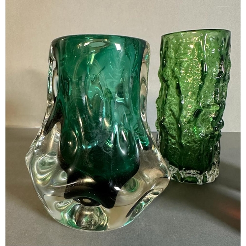 378 - A selection of Art glass to include Medina Isle of White and Adrian Sankey