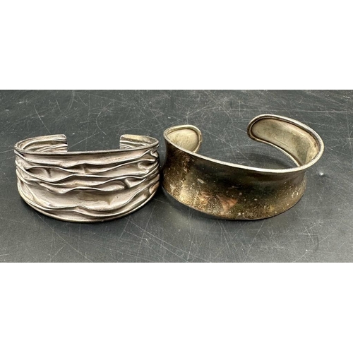 404 - A selection of silver items to include two bangles and silver handled shoehorn and a filigree silver... 