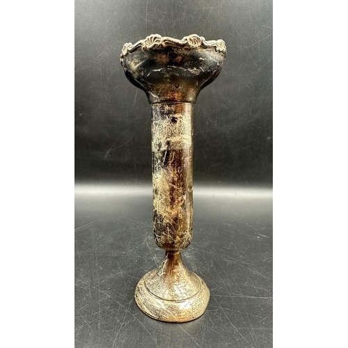 405 - A silver single stem vase by Walker and Hall hallmarked for Sheffield 1894 (Height 16.5cm)