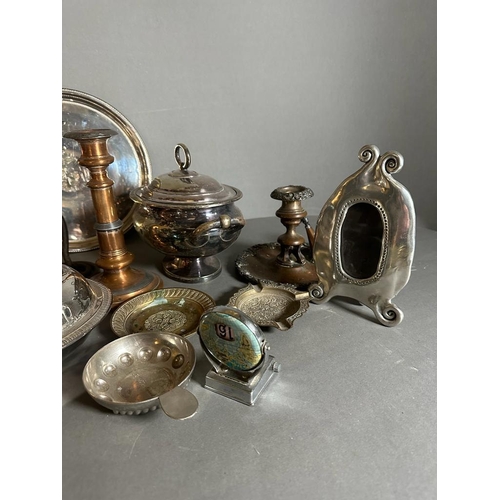 432 - A selection of mixed metal items to include candle sticks, goblets and platters