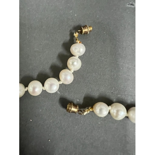 444 - A water pearl necklace (Length 84cm)