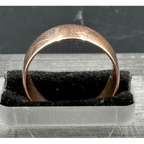 445 - A 9ct gold wedding band (Approximate Total Weight 5g)