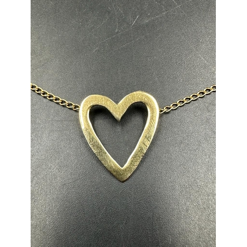 453 - A 9ct gold heart on necklace (Approximate Total Weight 2.3g)