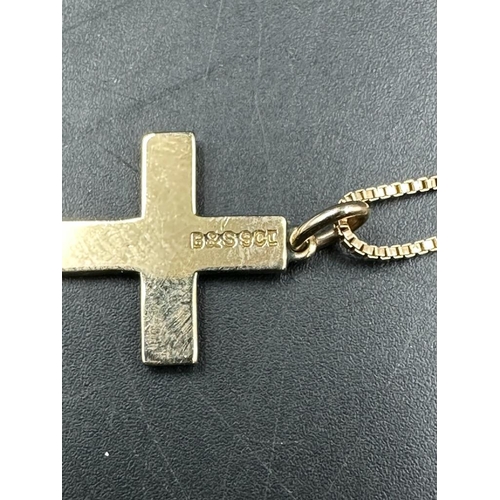 454 - A 9ct gold cross on chain (Approximate Total weight 3.3g)