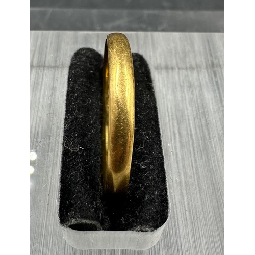 459 - A 22ct gold wedding band (Approximate total weight 2.1g) Size R