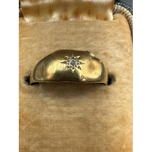 460 - An 18ct gold ring AF (Approximate total weight 1.6g)