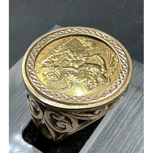 469 - A 1982 half sovereign ring on a 9ct gold mount (total Approximate Weight 9.1g)