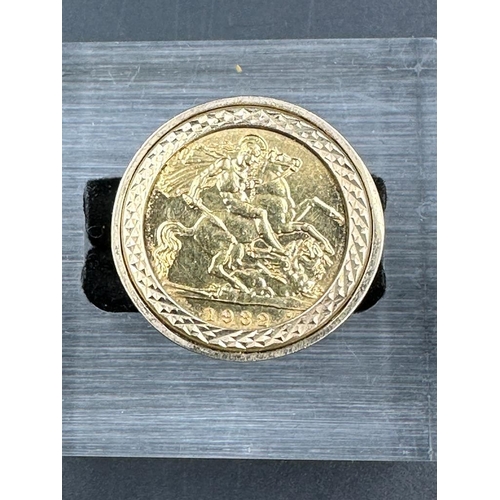 469 - A 1982 half sovereign ring on a 9ct gold mount (total Approximate Weight 9.1g)