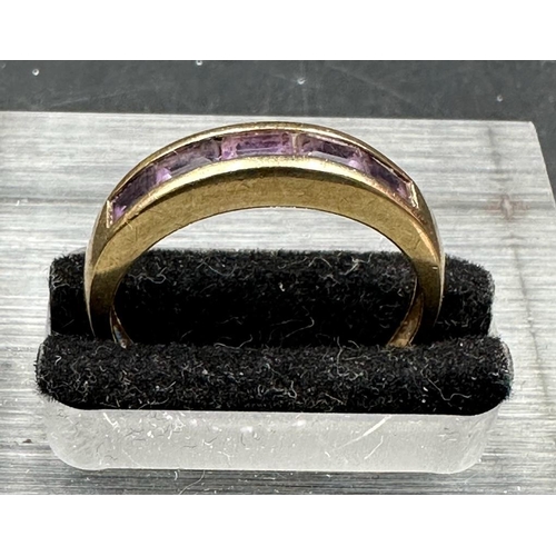 473 - A 9ct gold and amethyst ring. Size R