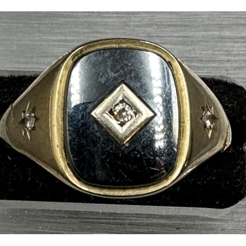 477 - A 9ct gold signet ring (Approximate Weight 3g)