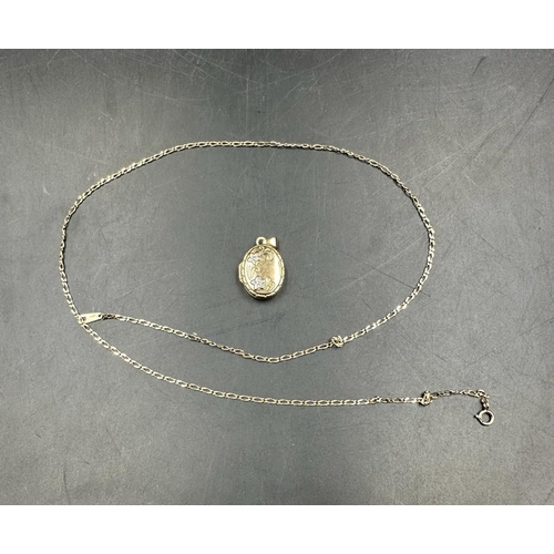 482 - A 9ct gold chain along with an oval locket (Chain weight 1.6g)