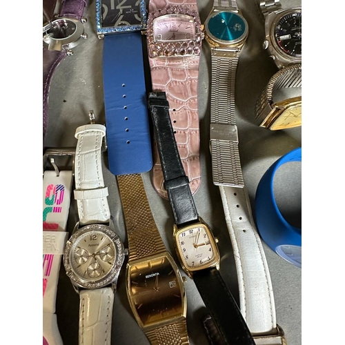 529 - A selection of twenty wristwatches, various styles and makers.