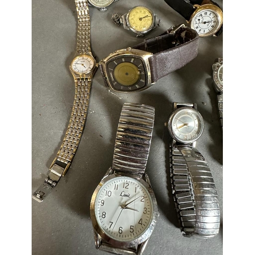 530 - A selection of twenty wristwatches, various styles and makers.