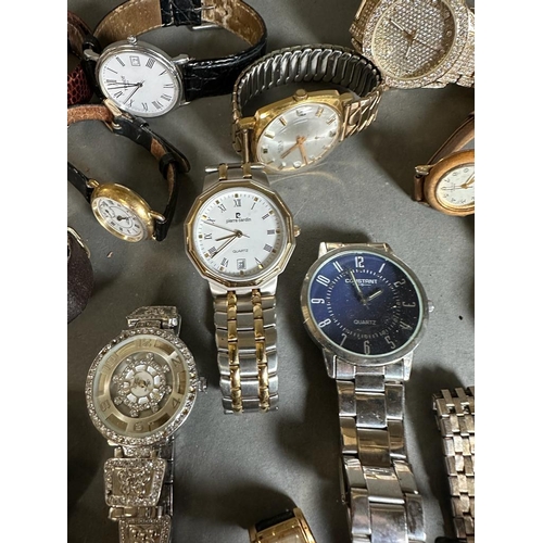 530 - A selection of twenty wristwatches, various styles and makers.