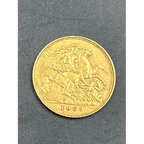 560 - A 1909 Gold half sovereign