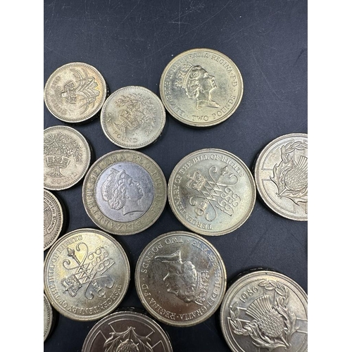 576 - A selection of collectable out of circulation fifteen one pound and ten, two pound coins