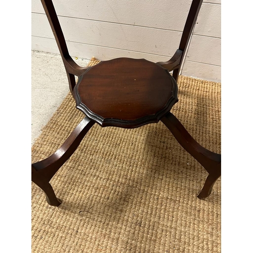 73 - A mahogany Chippendale style occasional table with shelf under AF (H76cm Dia67cm)