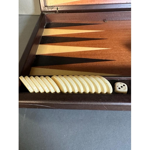 748 - A Backgammon set