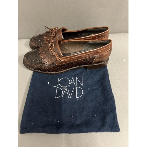 769 - Joan and David leather shoes, size 42