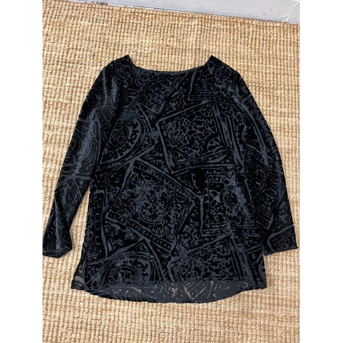 770 - Vintage black top