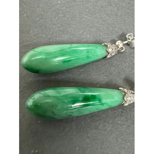 475A - A pair of Chinese jade drop earrings