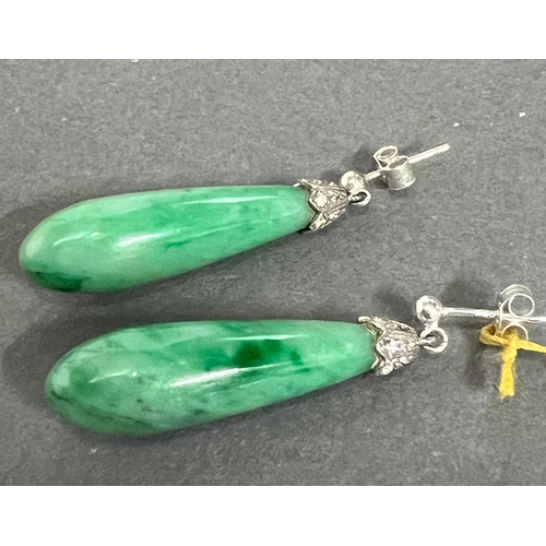 475A - A pair of Chinese jade drop earrings