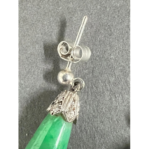 475A - A pair of Chinese jade drop earrings