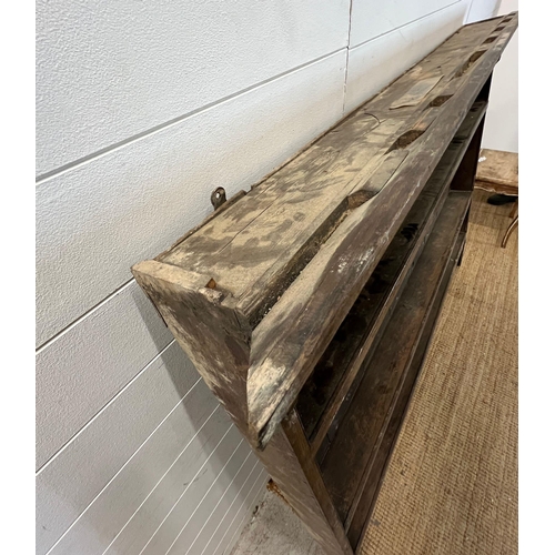 101 - An oak wall hanging plate rack (H68cm W72cm D40cm)