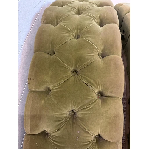 105 - Two green velvet button tuft arches (H80cm Arc 270cm)