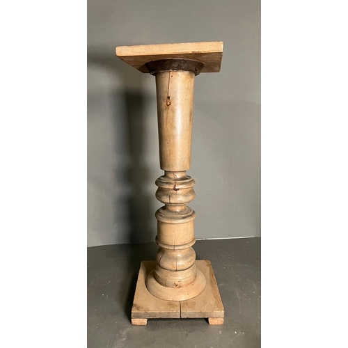 106 - A turned wooden plinth (H68cm)