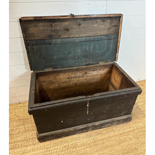 107 - A vintage black trunk with handles to ends (H49cm W90cm D46cm)