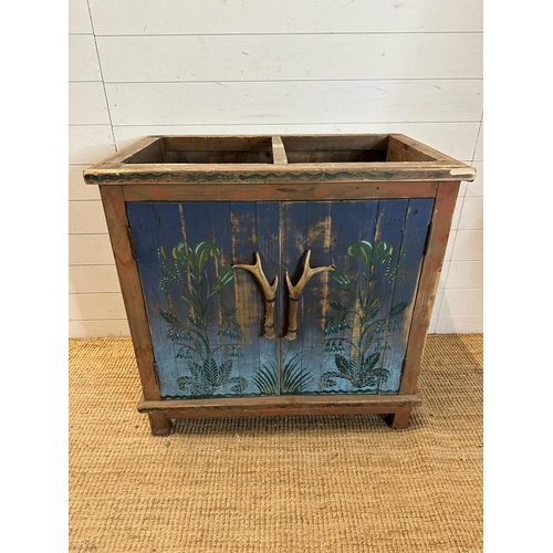 121 - A pine painted cupboard with horn handles and floral motif (top missing) (H81cm W85cm D55cm)