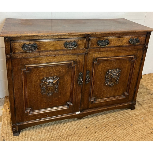 130 - Oak sideboard with carved crest detail to front (H90cm W130cm D50cm)