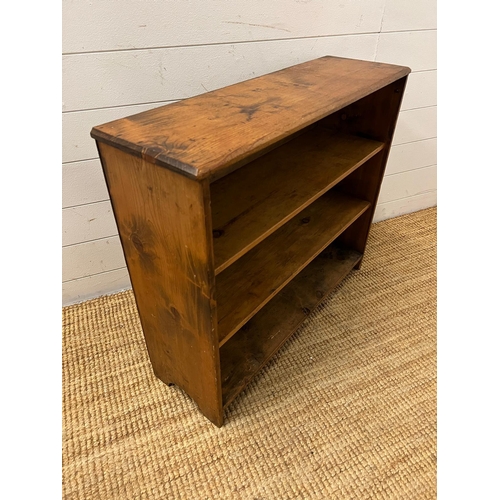 155 - An antique open light oak bookcase (H68cm W80cm D25cm)