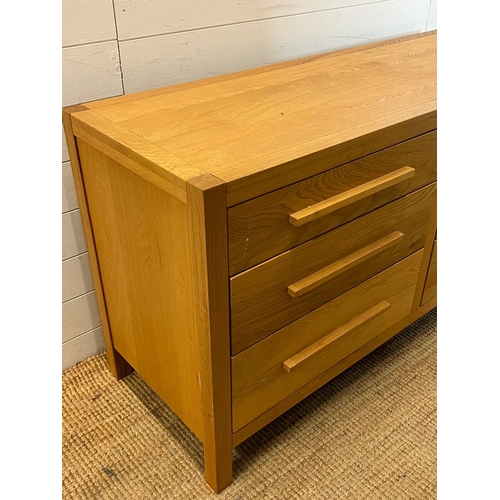 163 - Ercol light oak Chiltern sideboard chest of drawers (H77cm W140cm D50cm)