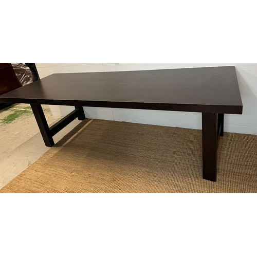 172 - A dark wood dining table, contemporary design and poliform style (H76cm W220cm D90cm)