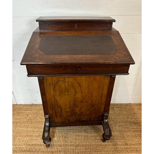 191 - A Victorian inlaid Davenport on castors, flanked by four drawers either side, hinged desk lid and de... 