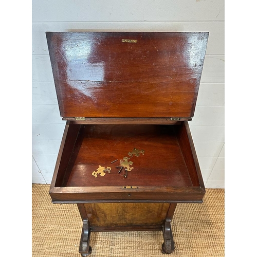 191 - A Victorian inlaid Davenport on castors, flanked by four drawers either side, hinged desk lid and de... 