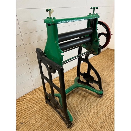 297 - An early iron mangle press (H114cm W75cm)