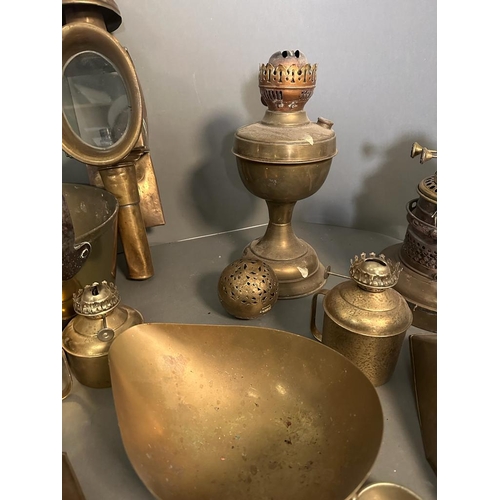 311 - A selection of brass items to include lamps, a cauldron and a rolling shadow ball