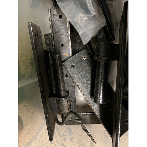 341 - An assortment of gate hinges